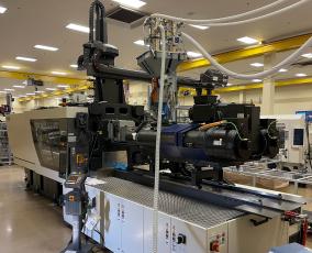 HTI PLASTICS INSTALLS NEW 420-TON INJECTION MOLDING PRESS.