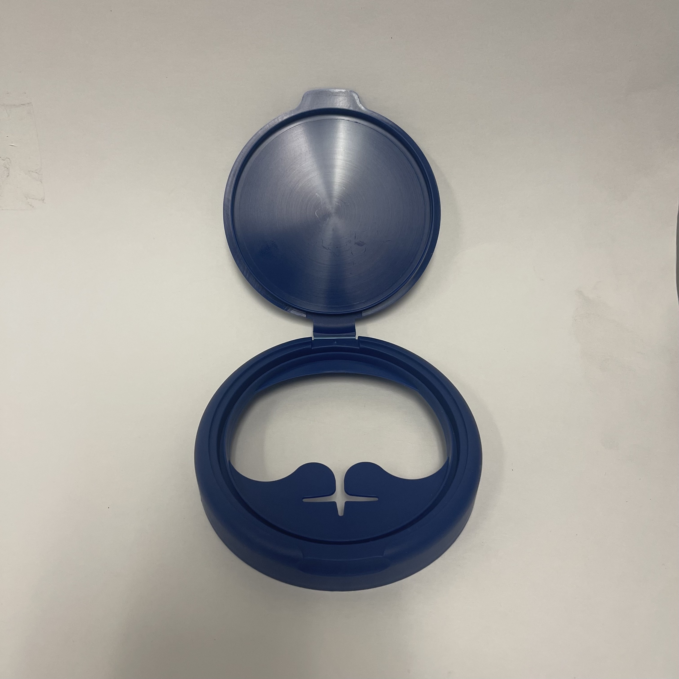 round large butterfly opening plastic lid